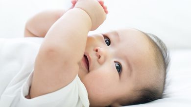 為何初生嬰兒不建議睡枕頭？