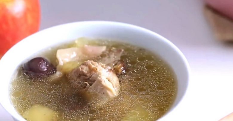蘋果雞湯:一個動作讓雞湯清甜不膩口!