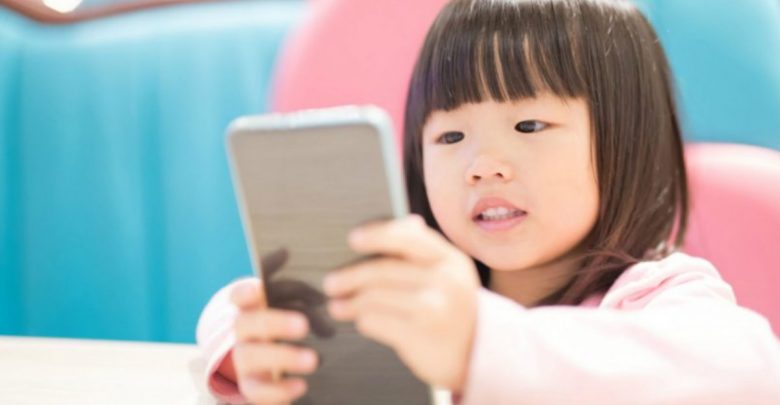 手機真的會傷害幼童大腦嗎？錯！真正傷害大腦的不是手機，而是…