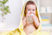嬰兒需要額外補充水分嗎？三個指標判斷該不該喝水
