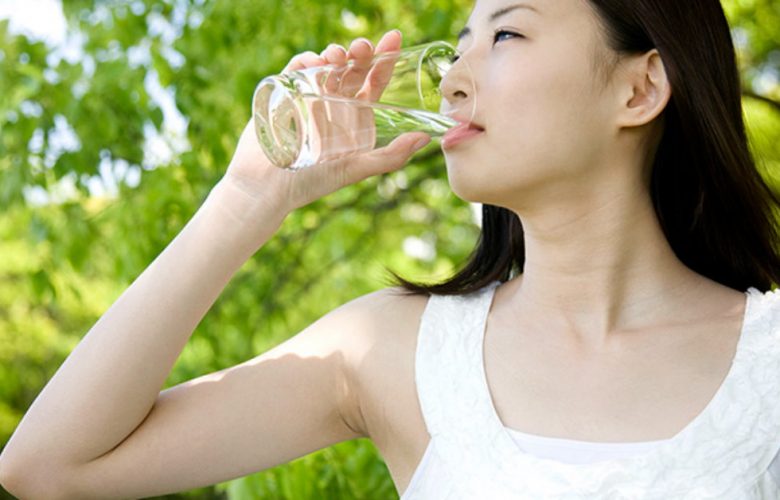 「多喝水有益健康」但每天要喝多少水？不可用其他飲品替代！