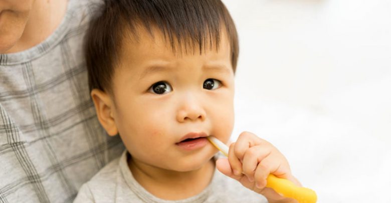 認真清潔還是有口臭？兒科醫：五類可能病因