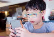 離開手機大喊無聊！擔心孩子網路成癮，爸媽該怎麼辦？