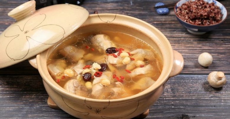 ㄚ樺媽媽的新年幸福料理:銀杏蓮子燉雞湯