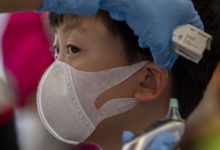 如何正確摘下口罩？如何處理佩戴過的口罩？記住4個「不要」！